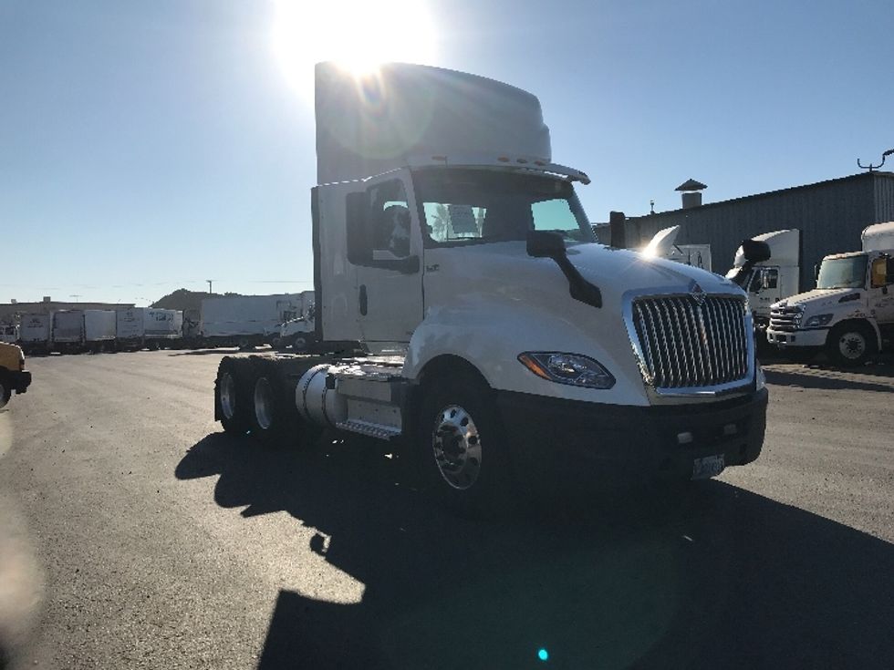 Day Cab Tractor-Heavy Duty Tractors-International-2018-LT625-West Sacramento-CA-371,761\n\t\tmiles-$ 29,500 - Image 1