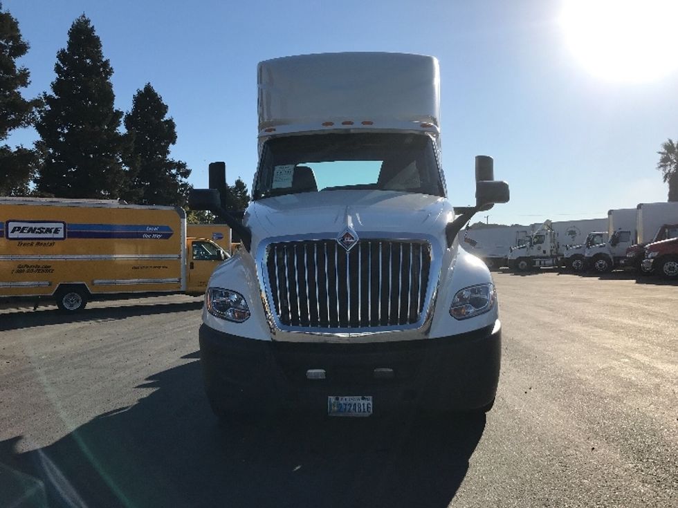 Day Cab Tractor-Heavy Duty Tractors-International-2018-LT625-West Sacramento-CA-371,761\n\t\tmiles-$ 29,500 - Image 2
