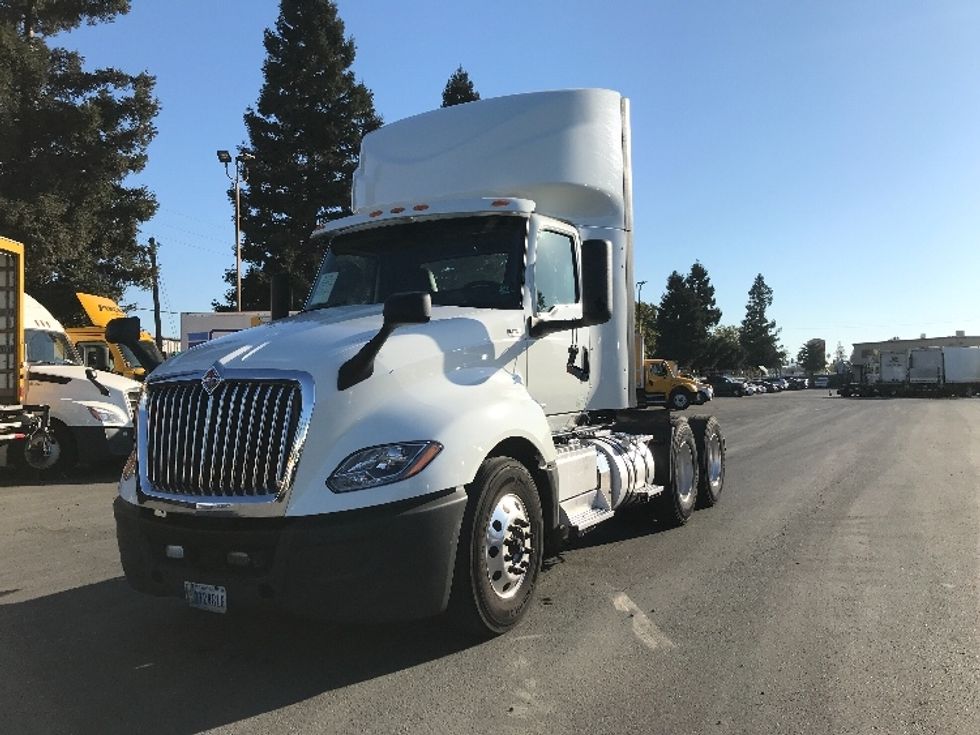 Day Cab Tractor-Heavy Duty Tractors-International-2018-LT625-West Sacramento-CA-371,761\n\t\tmiles-$ 29,500 - Image 3