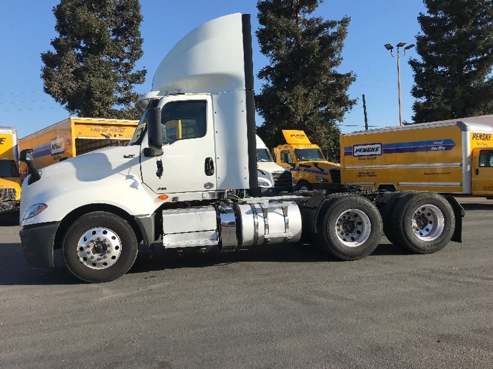 Day Cab Tractor-Heavy Duty Tractors-International-2018-LT625-West Sacramento-CA-371,761\n\t\tmiles-$ 29,500 - Image 4