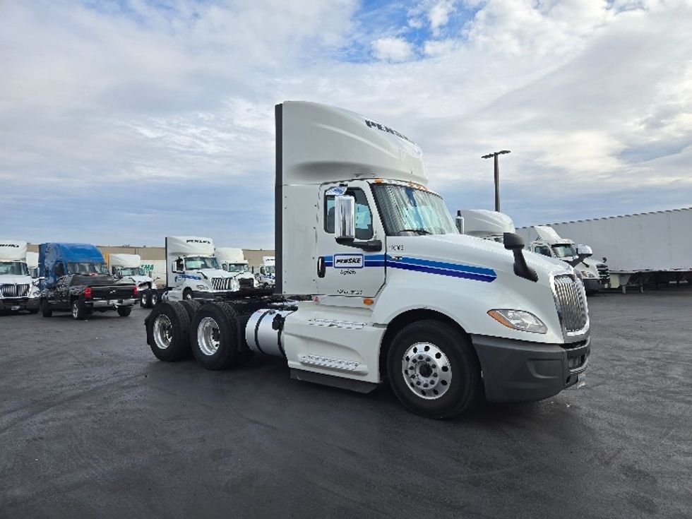 Day Cab Tractor-Heavy Duty Tractors-International-2018-LT625-West Sacramento-CA-404,990\n\t\tmiles-$ 34,000 - Image 1