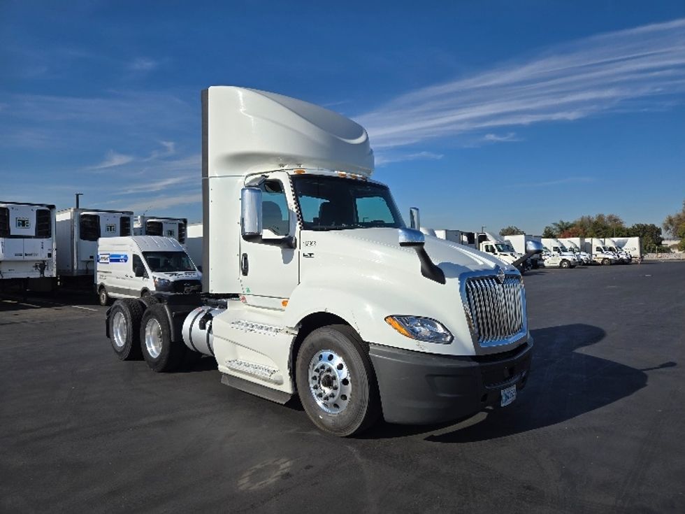 Day Cab Tractor-Heavy Duty Tractors-International-2018-LT625-West Sacramento-CA-431,801\n\t\tmiles-$ 37,750 - Image 1