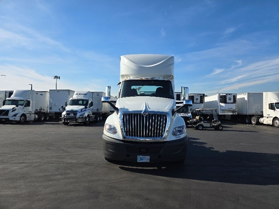 Day Cab Tractor-Heavy Duty Tractors-International-2018-LT625-West Sacramento-CA-431,801\n\t\tmiles-$ 37,750 - Image 2
