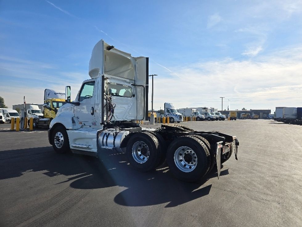 Day Cab Tractor-Heavy Duty Tractors-International-2018-LT625-West Sacramento-CA-431,801\n\t\tmiles-$ 37,750 - Image 5