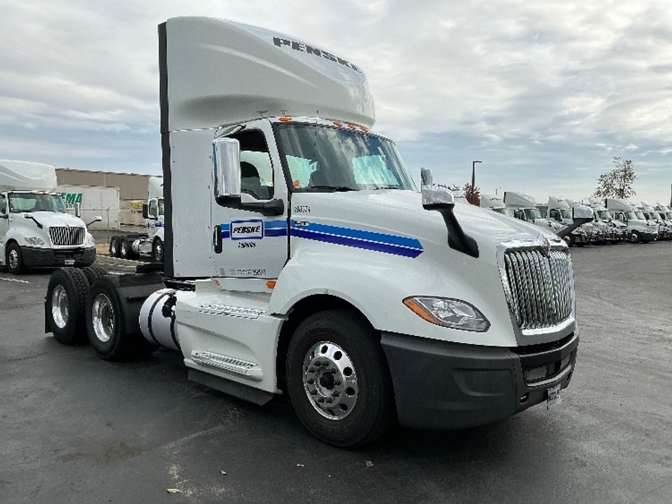 2018 International LT625 LT photo 3