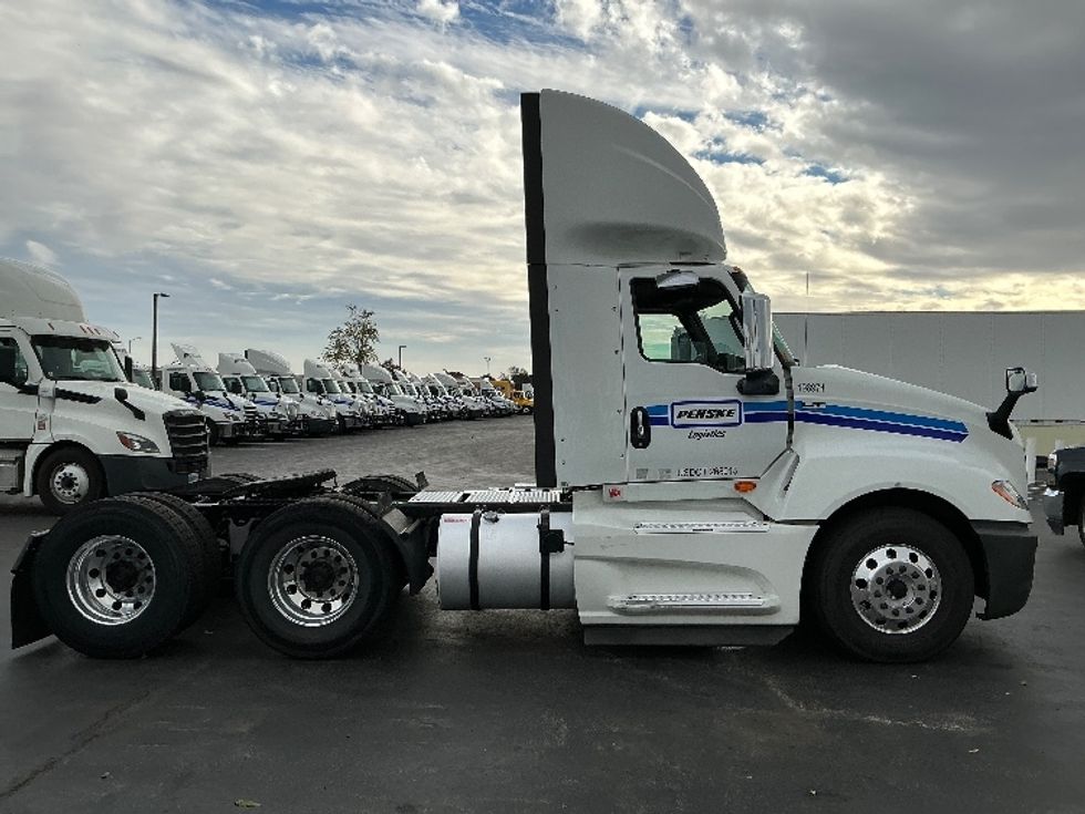 2018 International LT625 LT photo 4