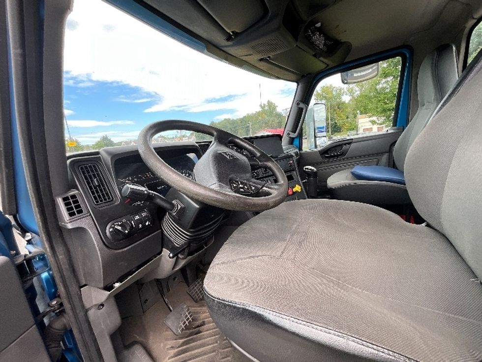 2018 International LT625 LT photo 10