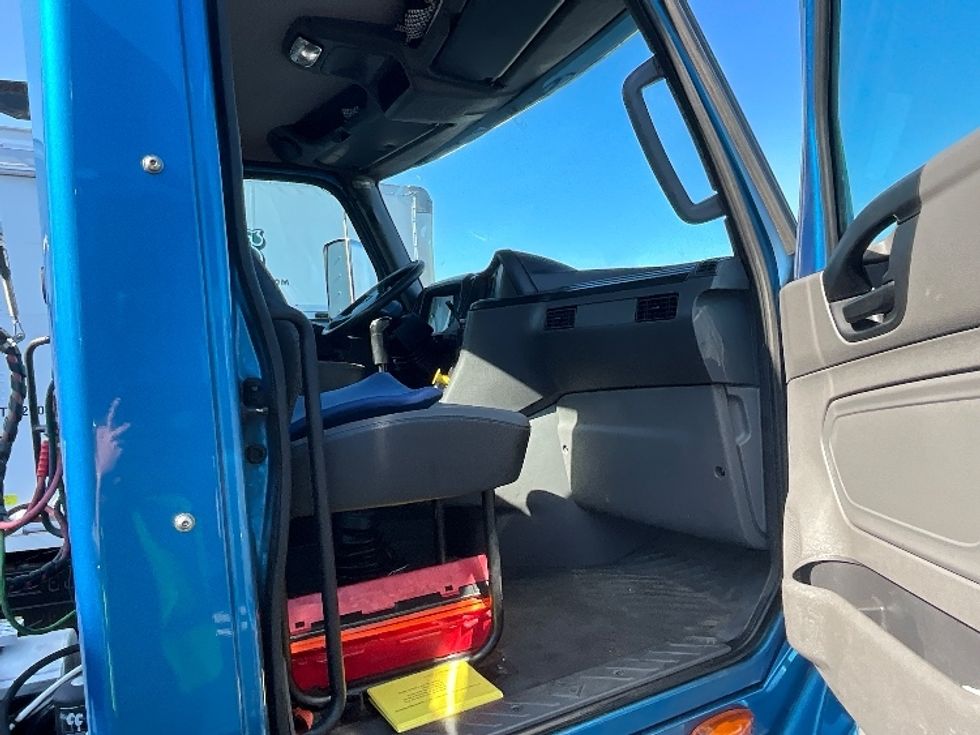 2018 International LT625 LT photo 12