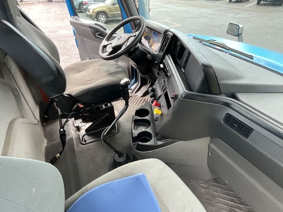 2018 International LT625 LT photo 14