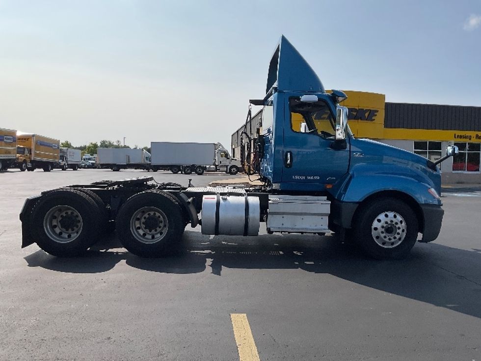 2018 International LT625 LT photo 8
