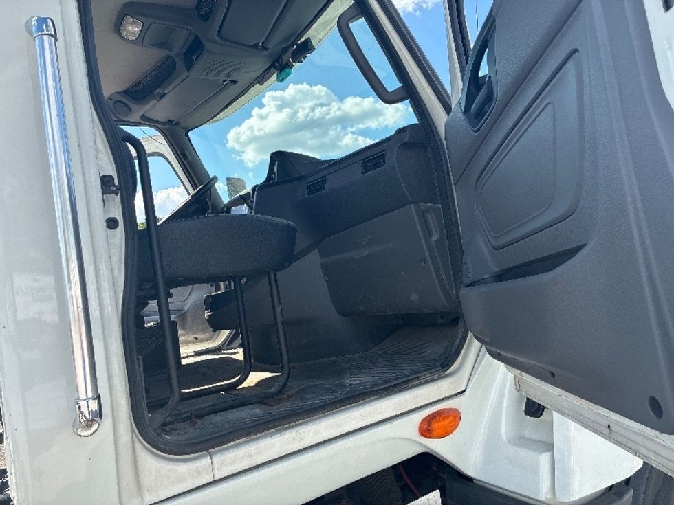 Day Cab Tractor-Heavy Duty Tractors-International-2018-LT625-Wilmington-OH-185,947\n\t\tmiles-$ 23,500 - Image 12