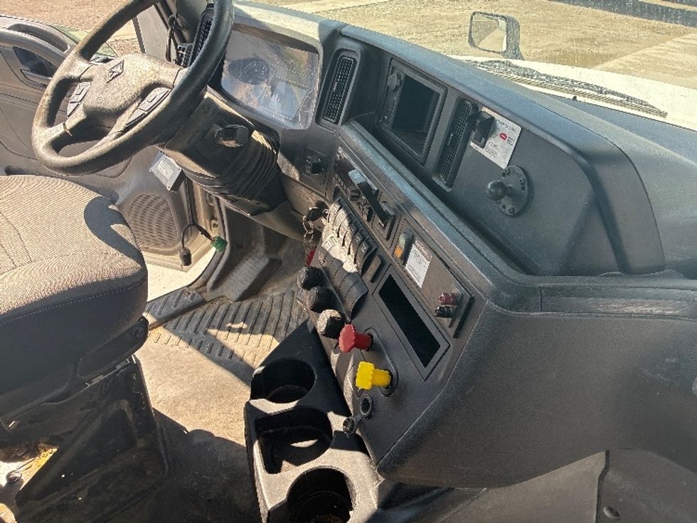 Day Cab Tractor-Heavy Duty Tractors-International-2018-LT625-Wilmington-OH-185,947\n\t\tmiles-$ 23,500 - Image 14