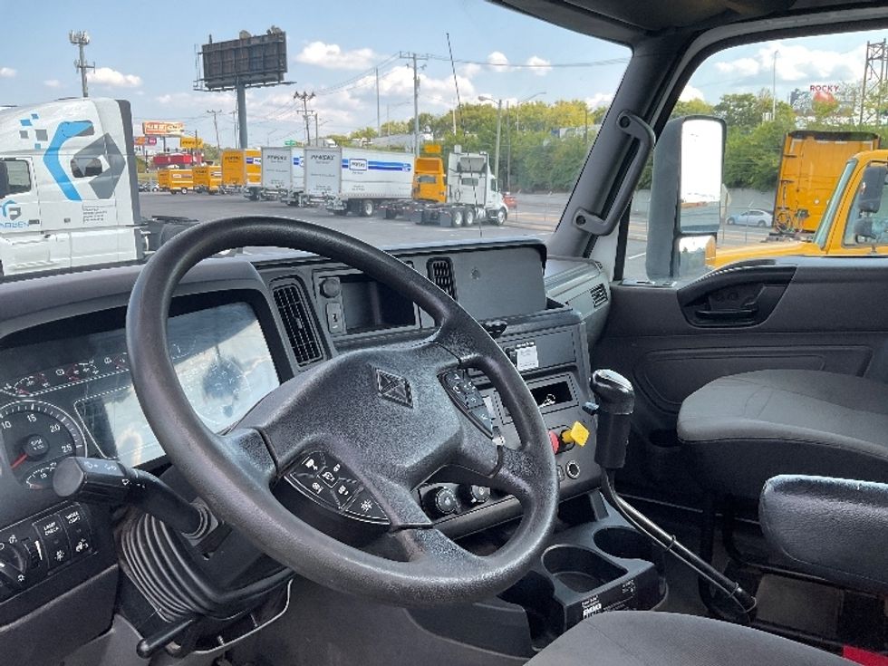 Day Cab Tractor-Heavy Duty Tractors-International-2018-RH613-Cleveland-TN-233,402\n\t\tmiles-$ 999,999 - Image 10