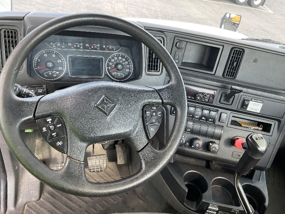 Day Cab Tractor-Heavy Duty Tractors-International-2018-RH613-Cleveland-TN-233,402\n\t\tmiles-$ 999,999 - Image 11