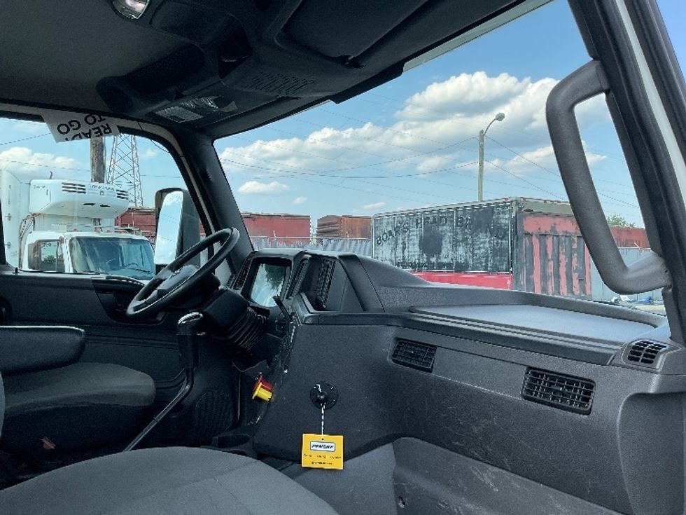 Day Cab Tractor-Heavy Duty Tractors-International-2018-RH613-Cleveland-TN-233,402\n\t\tmiles-$ 999,999 - Image 13