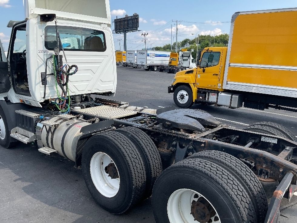 Day Cab Tractor-Heavy Duty Tractors-International-2018-RH613-Cleveland-TN-233,402\n\t\tmiles-$ 999,999 - Image 17