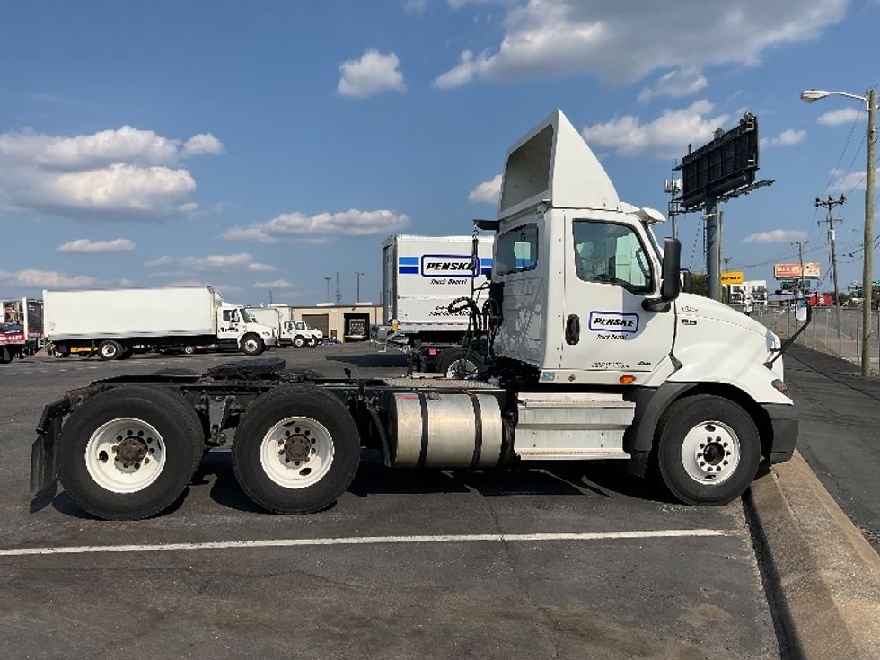 Day Cab Tractor-Heavy Duty Tractors-International-2018-RH613-Cleveland-TN-233,402\n\t\tmiles-$ 999,999 - Image 8