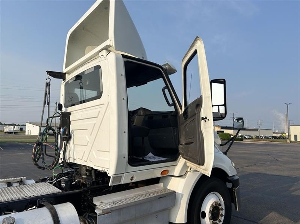 Day Cab Tractor-Heavy Duty Tractors-International-2018-RH613-Milwaukee-WI-521,558\n\t\tmiles-$ 21,500 - Image 12