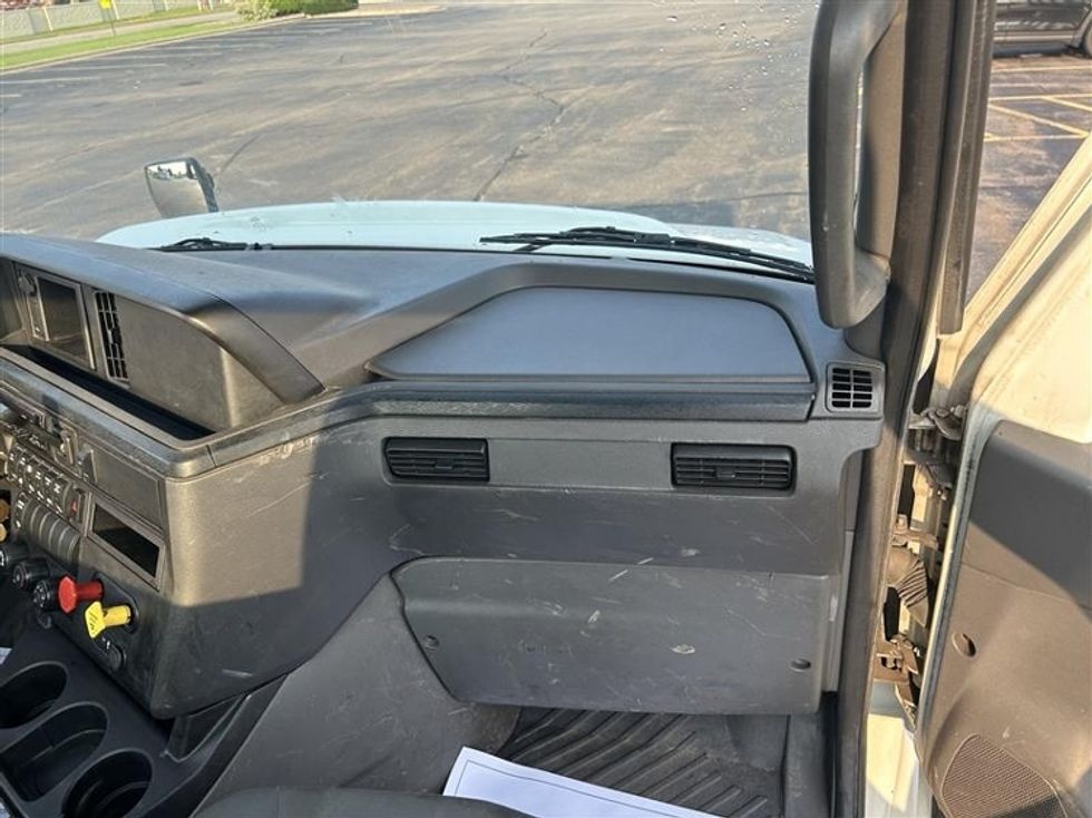 Day Cab Tractor-Heavy Duty Tractors-International-2018-RH613-Milwaukee-WI-521,558\n\t\tmiles-$ 21,500 - Image 13