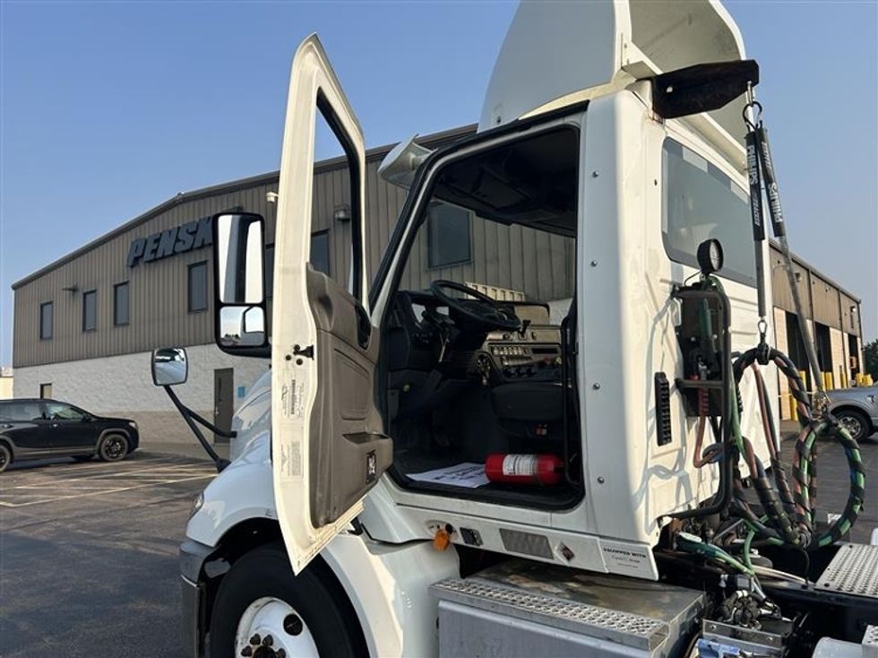 Day Cab Tractor-Heavy Duty Tractors-International-2018-RH613-Milwaukee-WI-521,558\n\t\tmiles-$ 21,500 - Image 9