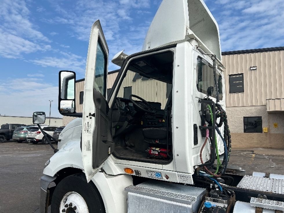 Day Cab Tractor-Heavy Duty Tractors-International-2018-RH613-Rothschild-WI-515,605\n\t\tmiles-$ 22,250 - Image 9
