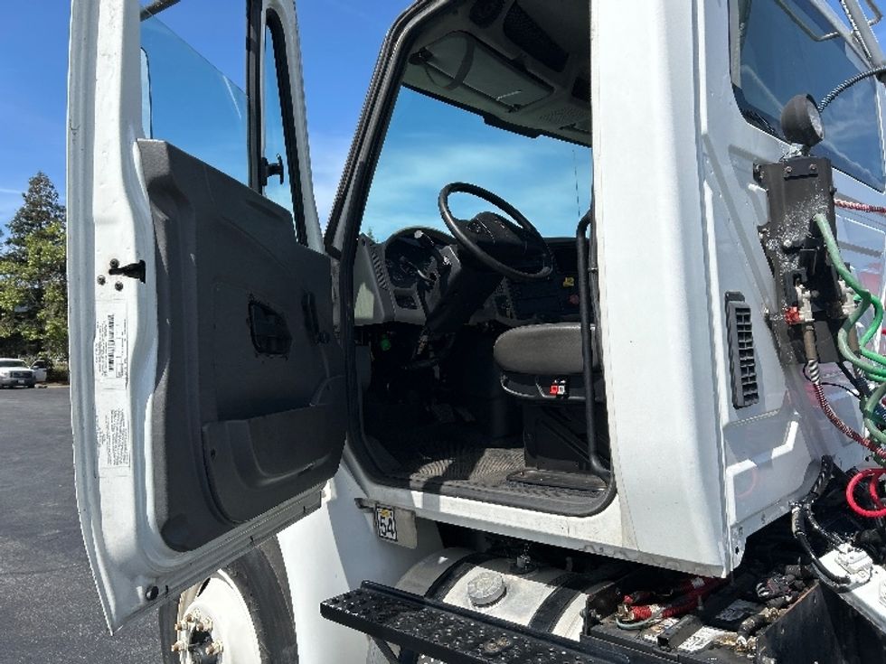 Day Cab Tractor-Heavy Duty Tractors-International-2019-4300-Gilroy-CA-51,811\n\t\tmiles-$ 41,500 - Image 9
