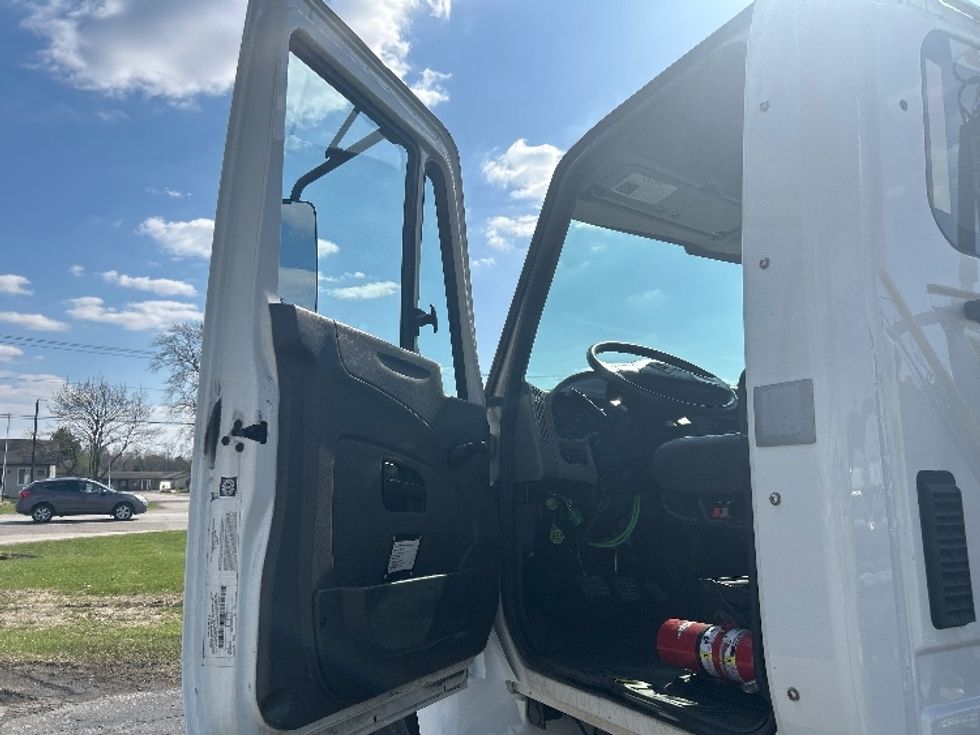 Day Cab Tractor-Heavy Duty Tractors-International-2019-4400-Elkhart-IN-131,461\n\t\tmiles-$ 46,000 - Image 10