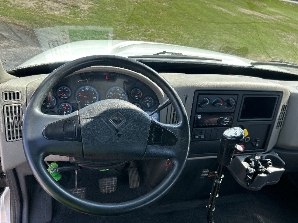 Day Cab Tractor-Heavy Duty Tractors-International-2019-4400-Elkhart-IN-131,461\n\t\tmiles-$ 46,000 - Image 11