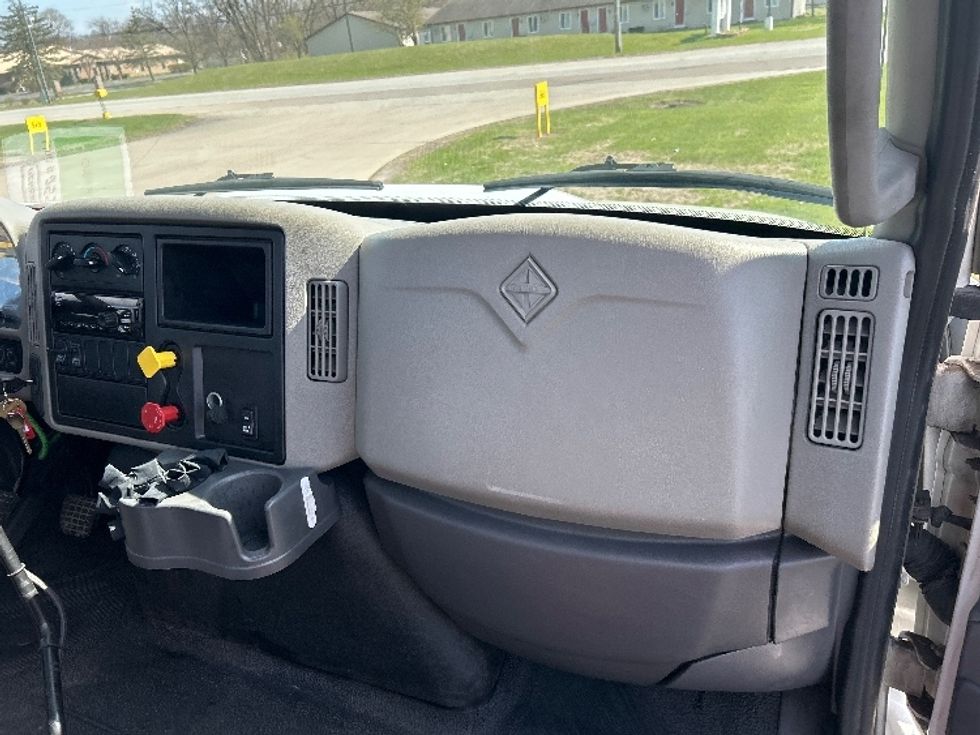 Day Cab Tractor-Heavy Duty Tractors-International-2019-4400-Elkhart-IN-131,461\n\t\tmiles-$ 46,000 - Image 13