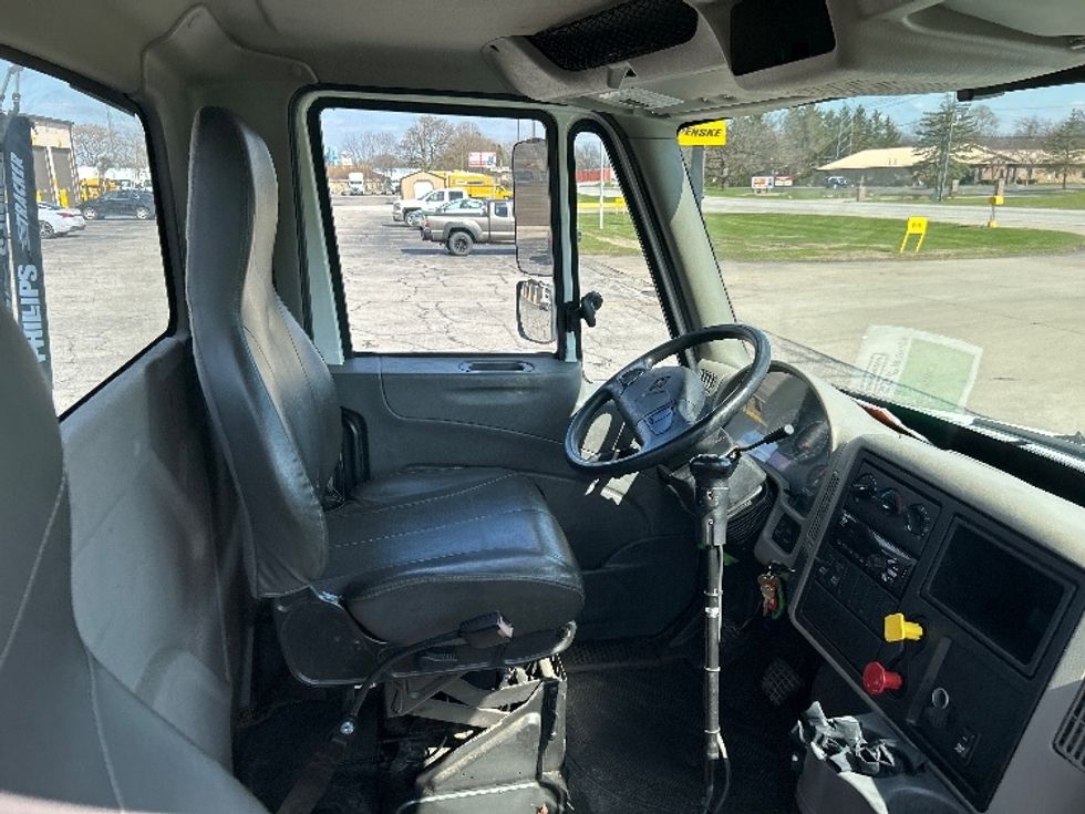 Day Cab Tractor-Heavy Duty Tractors-International-2019-4400-Elkhart-IN-131,461\n\t\tmiles-$ 46,000 - Image 14