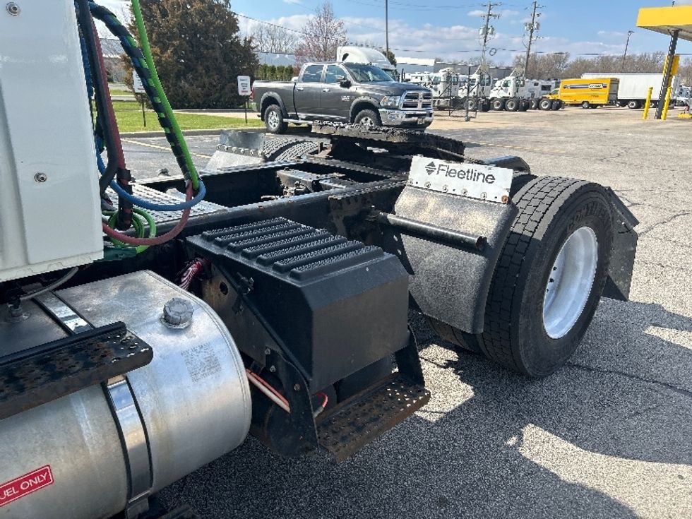 Day Cab Tractor-Heavy Duty Tractors-International-2019-4400-Elkhart-IN-131,461\n\t\tmiles-$ 46,000 - Image 17