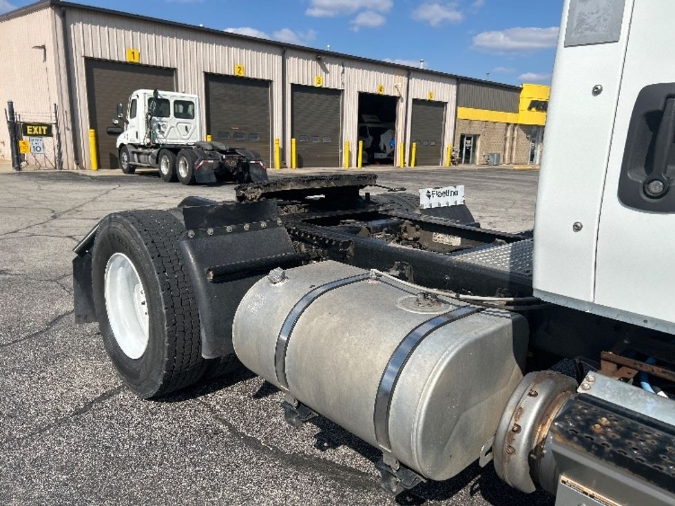Day Cab Tractor-Heavy Duty Tractors-International-2019-4400-Elkhart-IN-131,461\n\t\tmiles-$ 46,000 - Image 18
