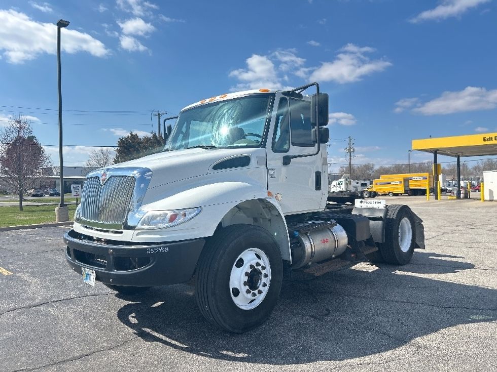 Day Cab Tractor-Heavy Duty Tractors-International-2019-4400-Elkhart-IN-131,461\n\t\tmiles-$ 46,000 - Image 3