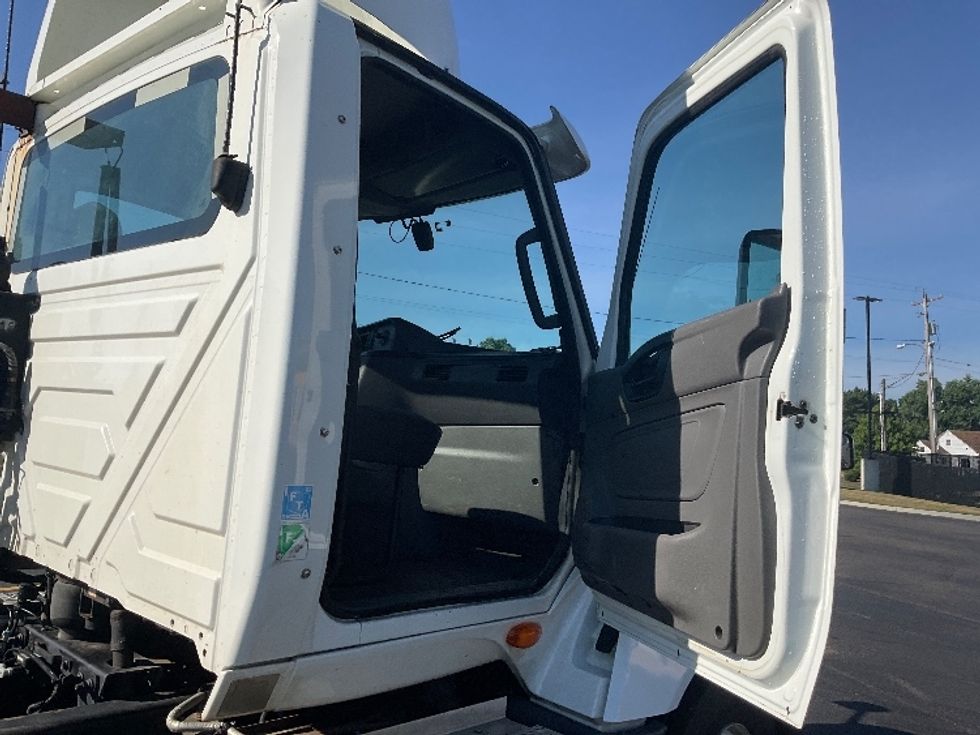 Day Cab Tractor-Heavy Duty Tractors-International-2019-LT625-Akron-OH-292,187\n\t\tmiles-$ 29,250 - Image 12