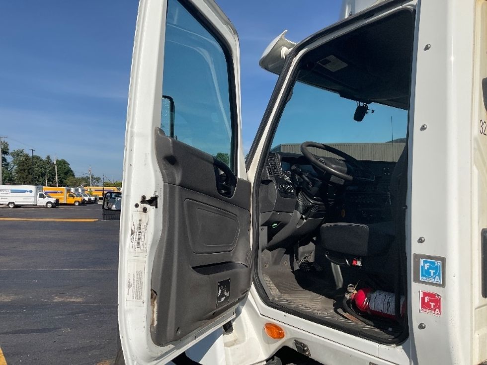 Day Cab Tractor-Heavy Duty Tractors-International-2019-LT625-Akron-OH-292,187\n\t\tmiles-$ 29,250 - Image 9