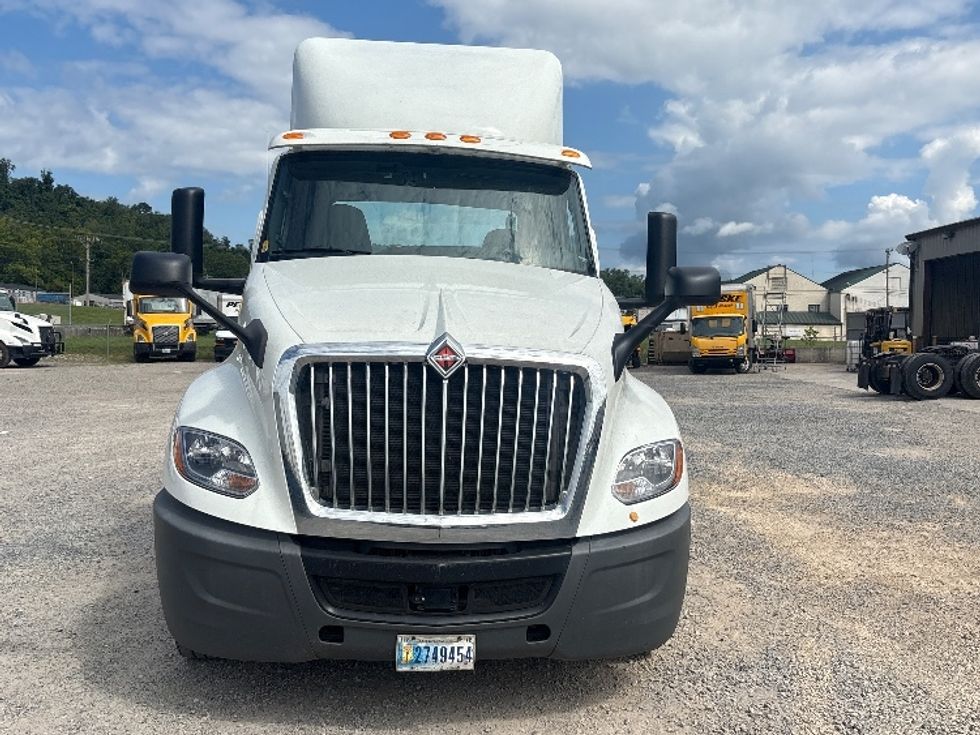 Day Cab Tractor-Heavy Duty Tractors-International-2019-LT625-Akron-OH-351,125\n\t\tmiles-$ 28,750 - Image 2
