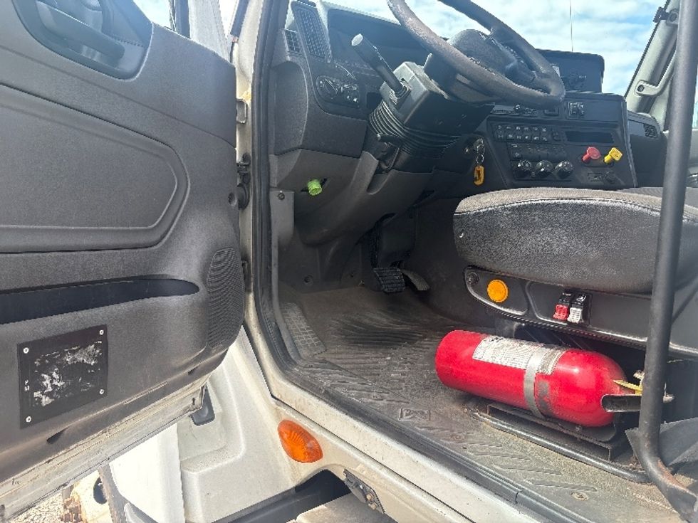 Day Cab Tractor-Heavy Duty Tractors-International-2019-LT625-Akron-OH-351,125\n\t\tmiles-$ 28,750 - Image 9