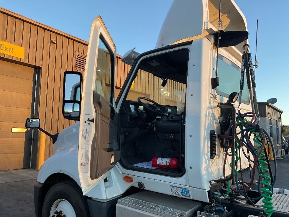 Day Cab Tractor-Heavy Duty Tractors-International-2019-LT625-Akron-OH-548,989\n\t\tmiles-$ 22,250 - Image 9
