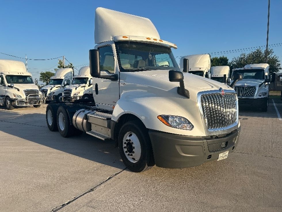 Day Cab Tractor-Heavy Duty Tractors-International-2019-LT625-Arlington-TX-258,966\n\t\tmiles-$ 29,750 - Image 1