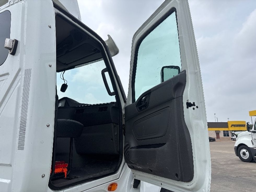 Day Cab Tractor-Heavy Duty Tractors-International-2019-LT625-Arlington-TX-258,966\n\t\tmiles-$ 29,750 - Image 12