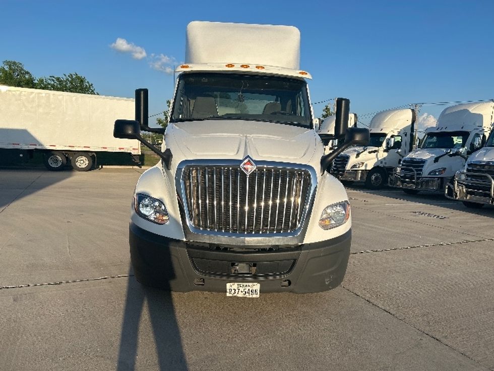 Day Cab Tractor-Heavy Duty Tractors-International-2019-LT625-Arlington-TX-258,966\n\t\tmiles-$ 29,750 - Image 2