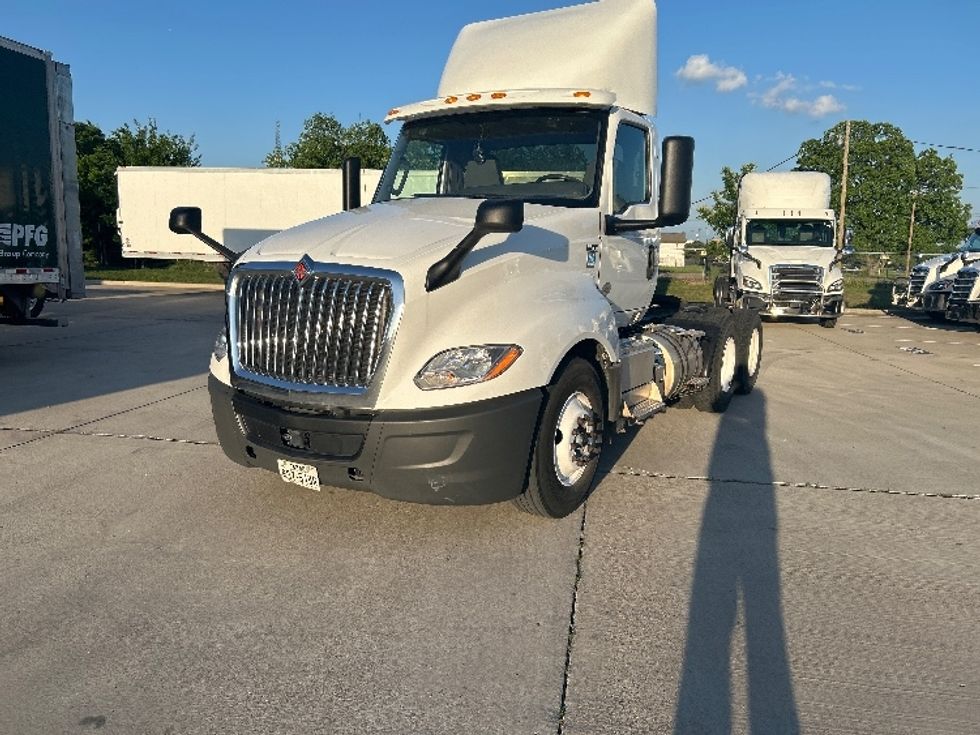 Day Cab Tractor-Heavy Duty Tractors-International-2019-LT625-Arlington-TX-258,966\n\t\tmiles-$ 29,750 - Image 3