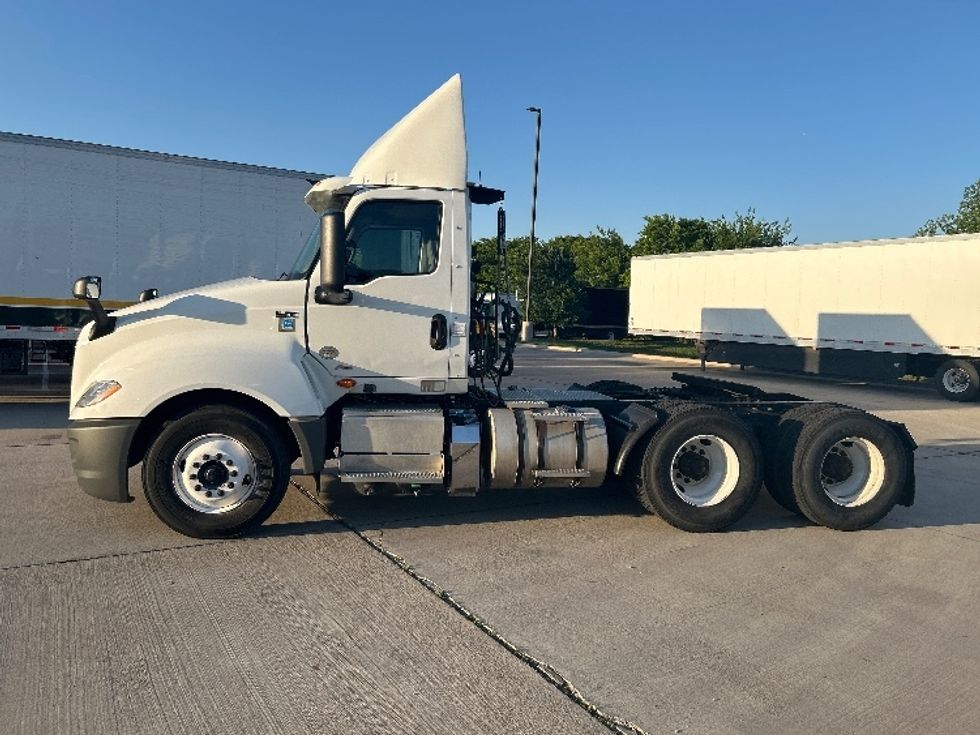 Day Cab Tractor-Heavy Duty Tractors-International-2019-LT625-Arlington-TX-258,966\n\t\tmiles-$ 29,750 - Image 4