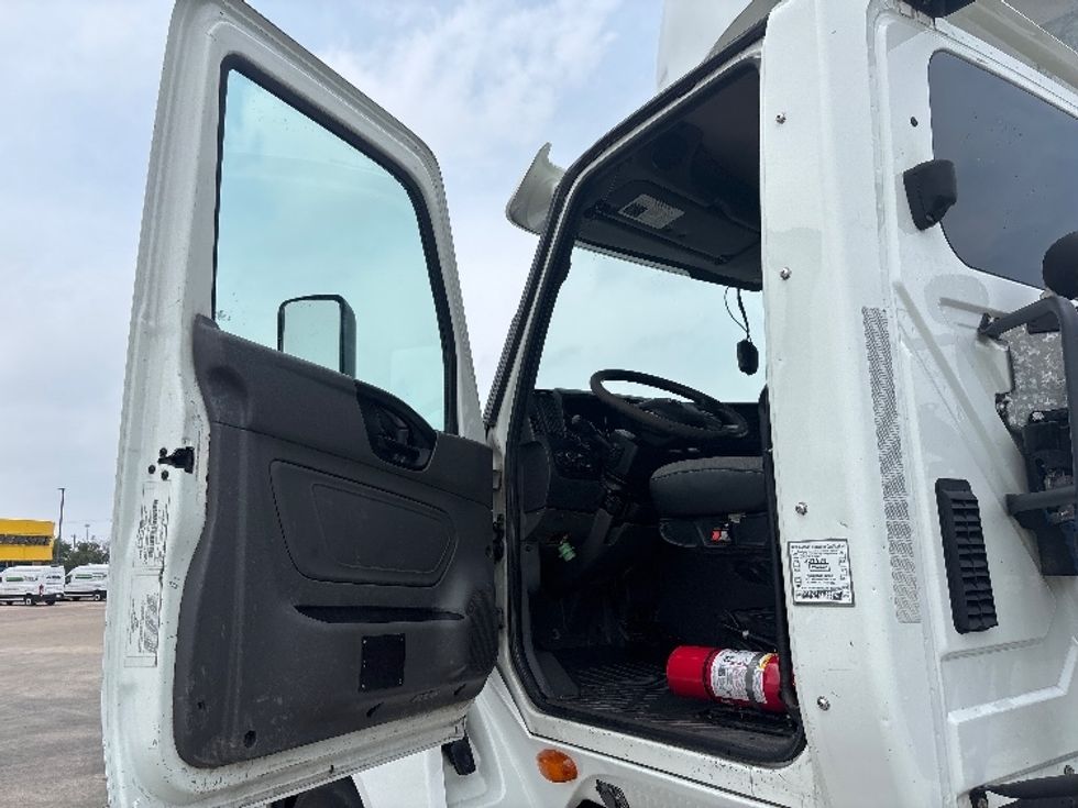 Day Cab Tractor-Heavy Duty Tractors-International-2019-LT625-Arlington-TX-258,966\n\t\tmiles-$ 29,750 - Image 9