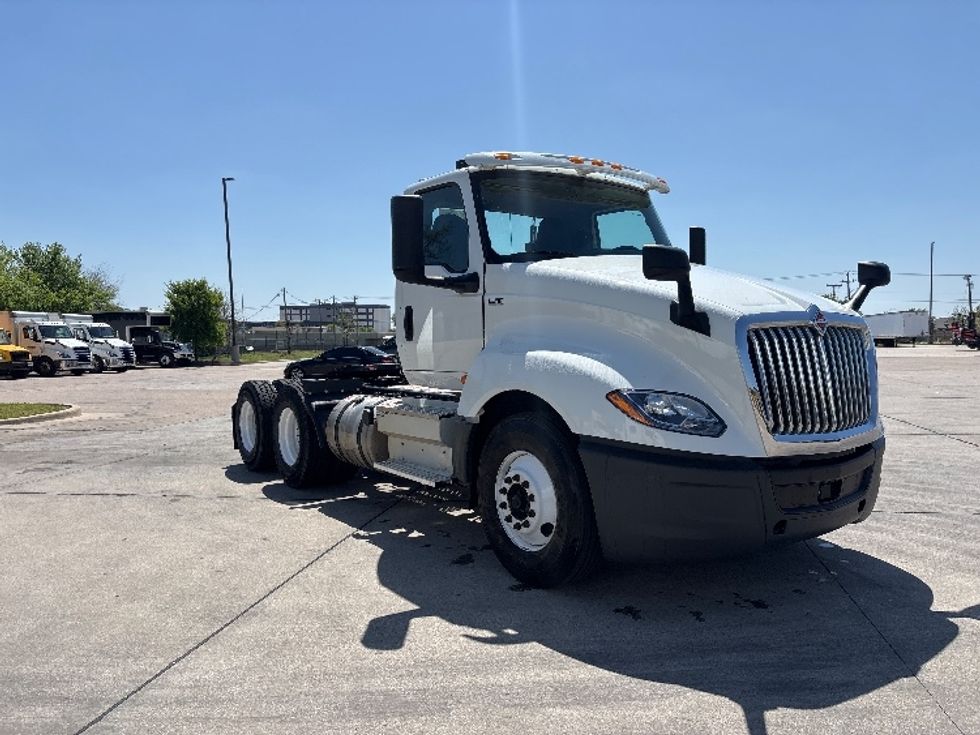 Day Cab Tractor-Heavy Duty Tractors-International-2019-LT625-Arlington-TX-266,189\n\t\tmiles-$ 28,000 - Image 1