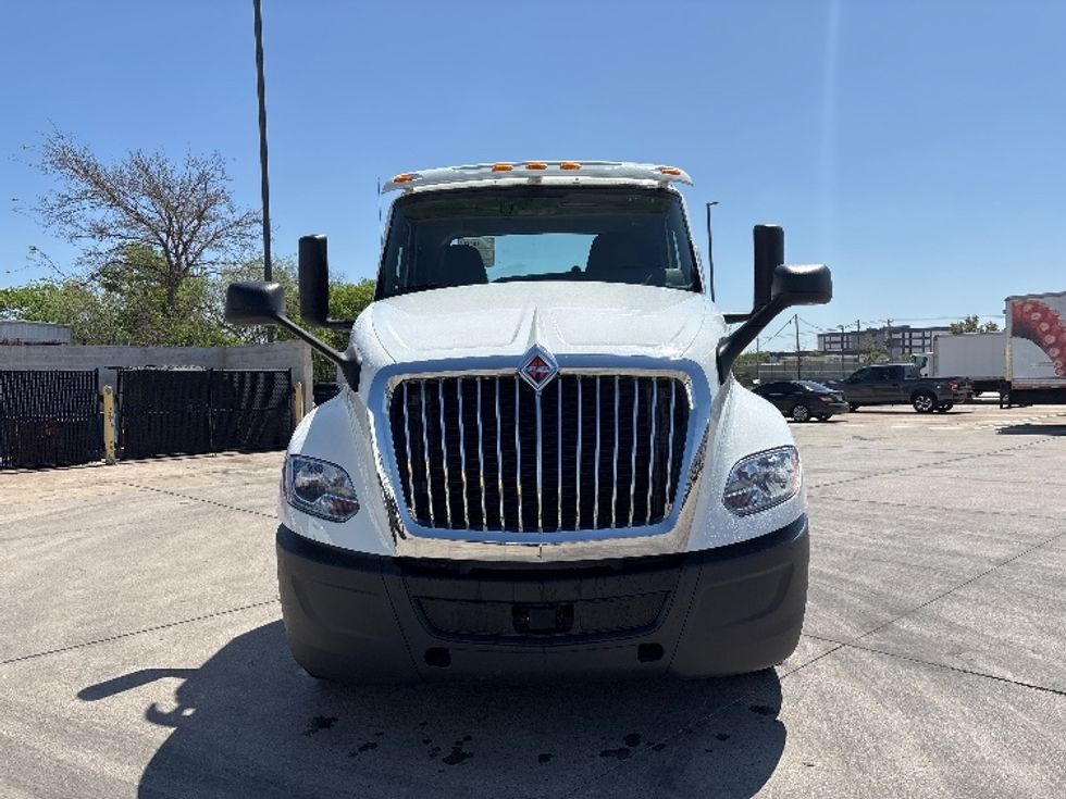 Day Cab Tractor-Heavy Duty Tractors-International-2019-LT625-Arlington-TX-266,189\n\t\tmiles-$ 28,000 - Image 2