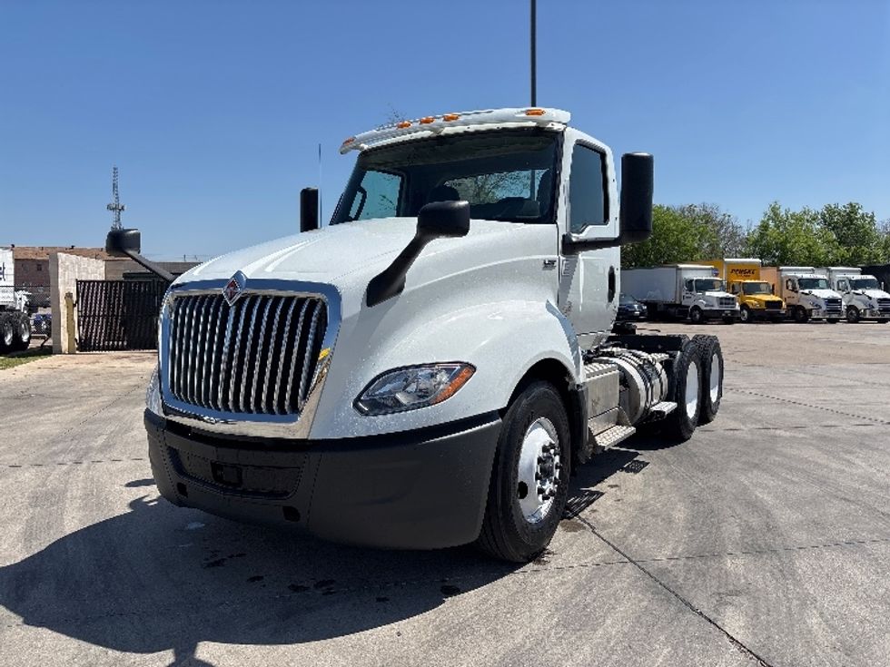 Day Cab Tractor-Heavy Duty Tractors-International-2019-LT625-Arlington-TX-266,189\n\t\tmiles-$ 28,000 - Image 3