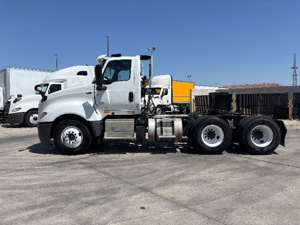 Day Cab Tractor-Heavy Duty Tractors-International-2019-LT625-Arlington-TX-266,189\n\t\tmiles-$ 28,000 - Image 4