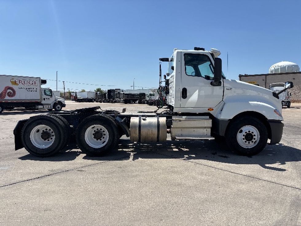 Day Cab Tractor-Heavy Duty Tractors-International-2019-LT625-Arlington-TX-266,189\n\t\tmiles-$ 28,000 - Image 8