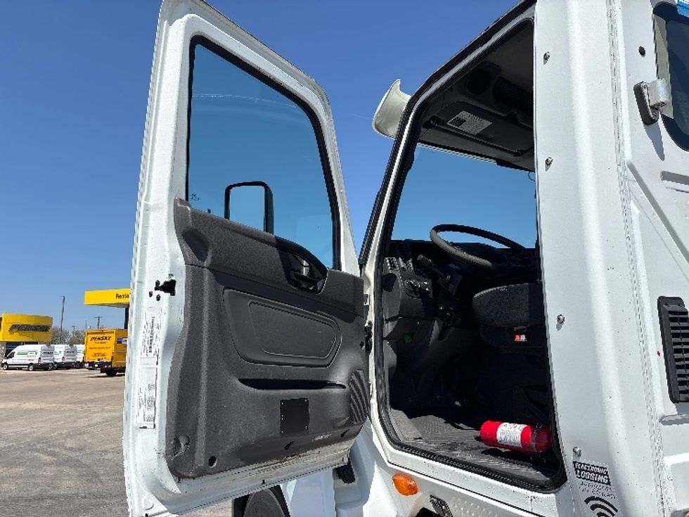 Day Cab Tractor-Heavy Duty Tractors-International-2019-LT625-Arlington-TX-266,189\n\t\tmiles-$ 28,000 - Image 9